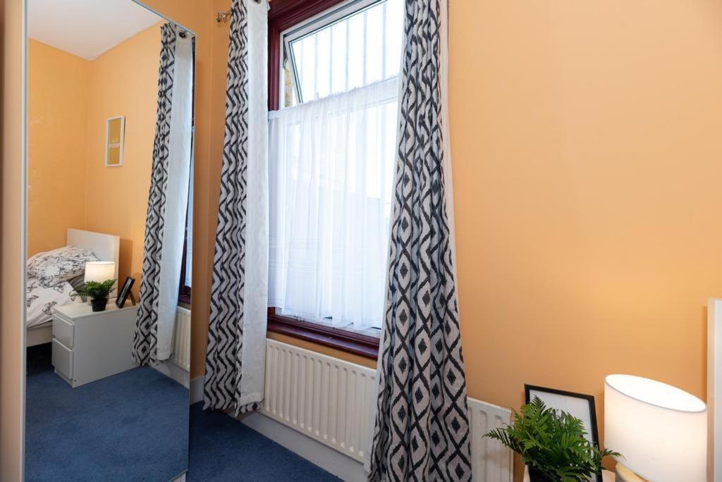 Barking Road Comfy House Apartment London Exterior photo